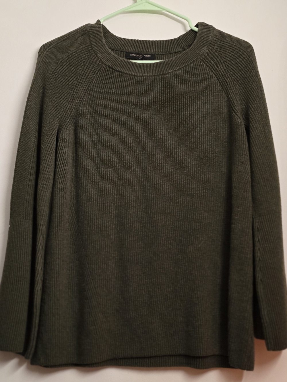Banana Republic Women’s Olive Green Ribbed Crewneck Sweater